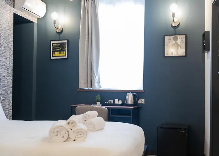 Pensión Sonus Colosseum 4*